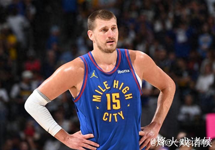 约基奇弧顶远投偏出，比赛拖入加时