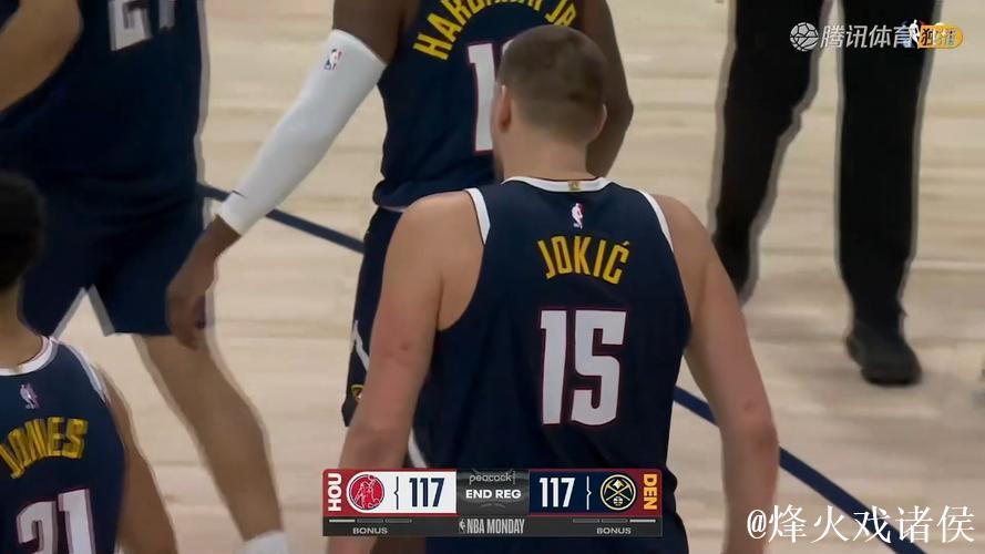 约基奇弧顶远投偏出，比赛拖入加时